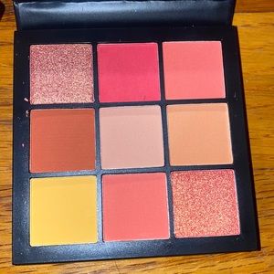 New Huda Beauty Coral Obsessions eyeshadow makeup palette